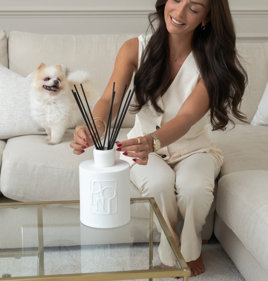 Dolni Extra Large White Ceramic Blackberry Oud Reed Diffuser