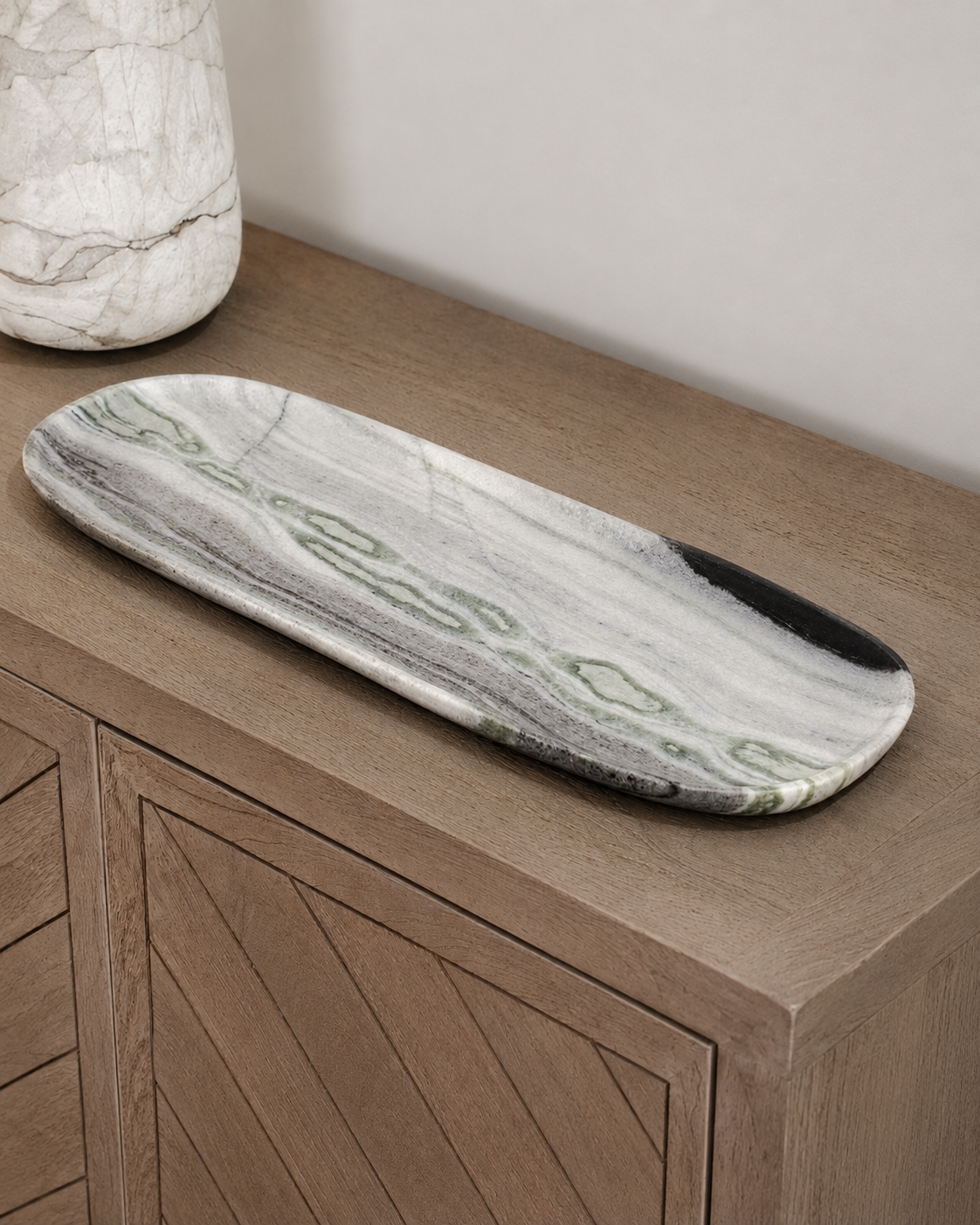Kiara Black and White Oval Plate