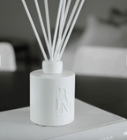 Dolni Large White Ceramic Blackberry Oud 500ml Reed Diffuser