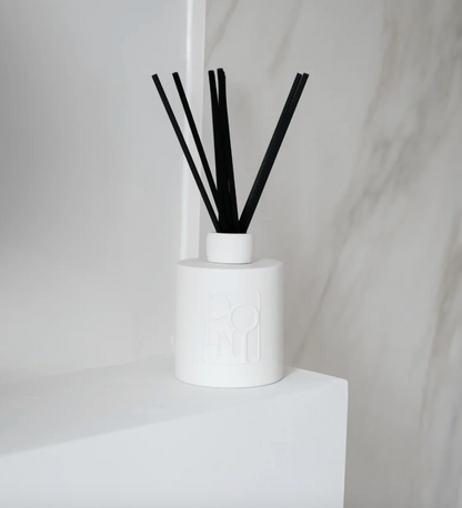 Dolni Large White Ceramic Blackberry Oud 500ml Reed Diffuser
