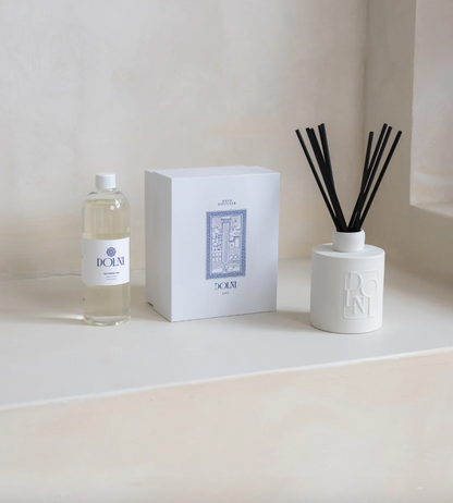 Dolni Large White Ceramic Blackberry Oud 500ml Reed Diffuser