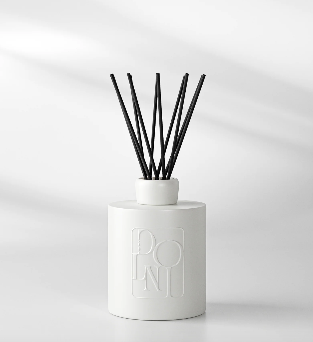 Dolni Large White Ceramic Blackberry Oud 500ml Reed Diffuser