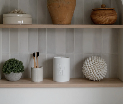 Dolni Large White Ceramic 600g Amber & Patchouli Candle