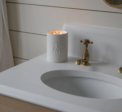 Dolni Large White Ceramic 600g Amber & Patchouli Candle