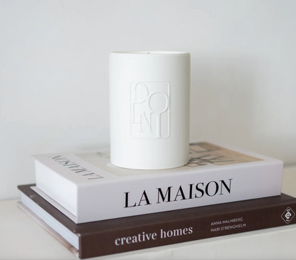 Dolni Large White Ceramic 600g Amber & Patchouli Candle