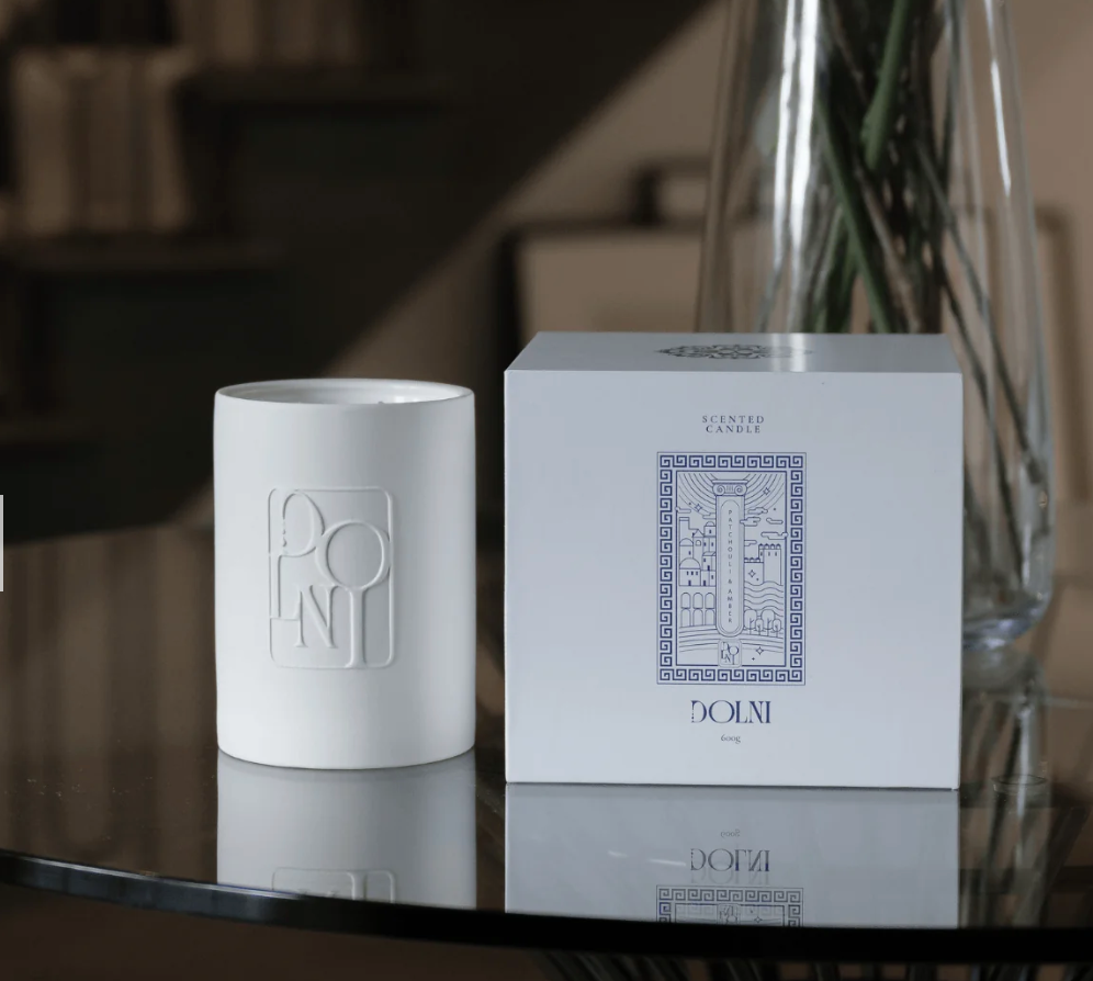 Dolni Large White Ceramic 600g Amber & Patchouli Candle