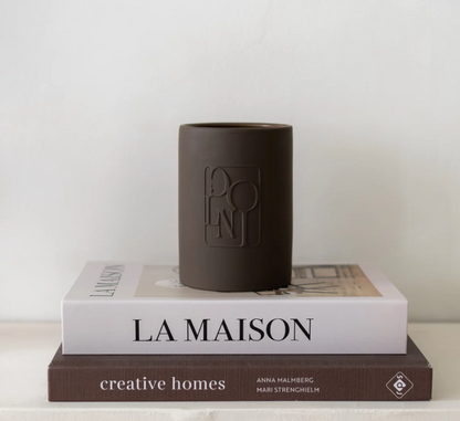 Dolni Large Brown Ceramic 600g Tobacco & Oud Candle