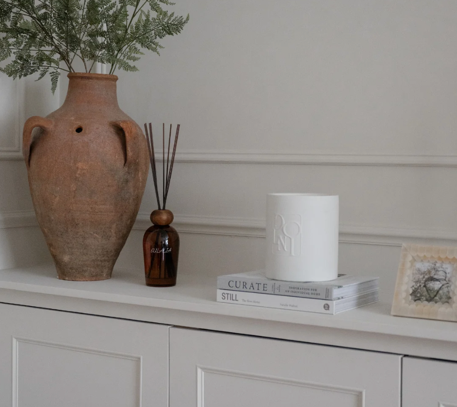 Dolni XL White Ceramic 2200g Amber & Patchouli Candle