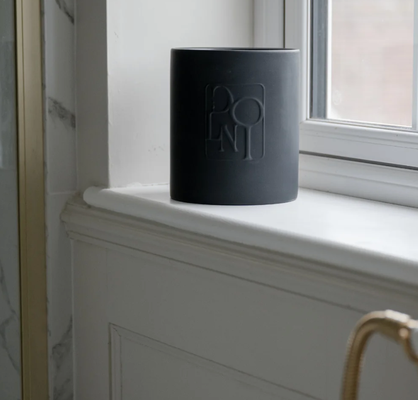 Dolni XL Black Ceramic 2200g Tuberose & Sandalwood Candle