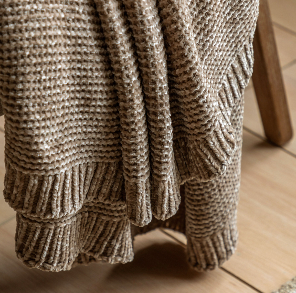 Deco Luxe Chunky Chenille Throw - Taupe